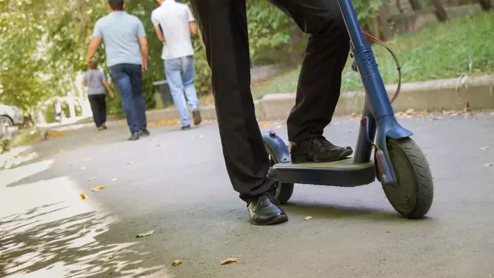 Heb je rechten nodig op Electrosocat? Welke elektrische scooters hebben documenten nodig? Waar zijn de rechten op elektrische gootstenen met een motor groter dan 250 watt? 20548_7