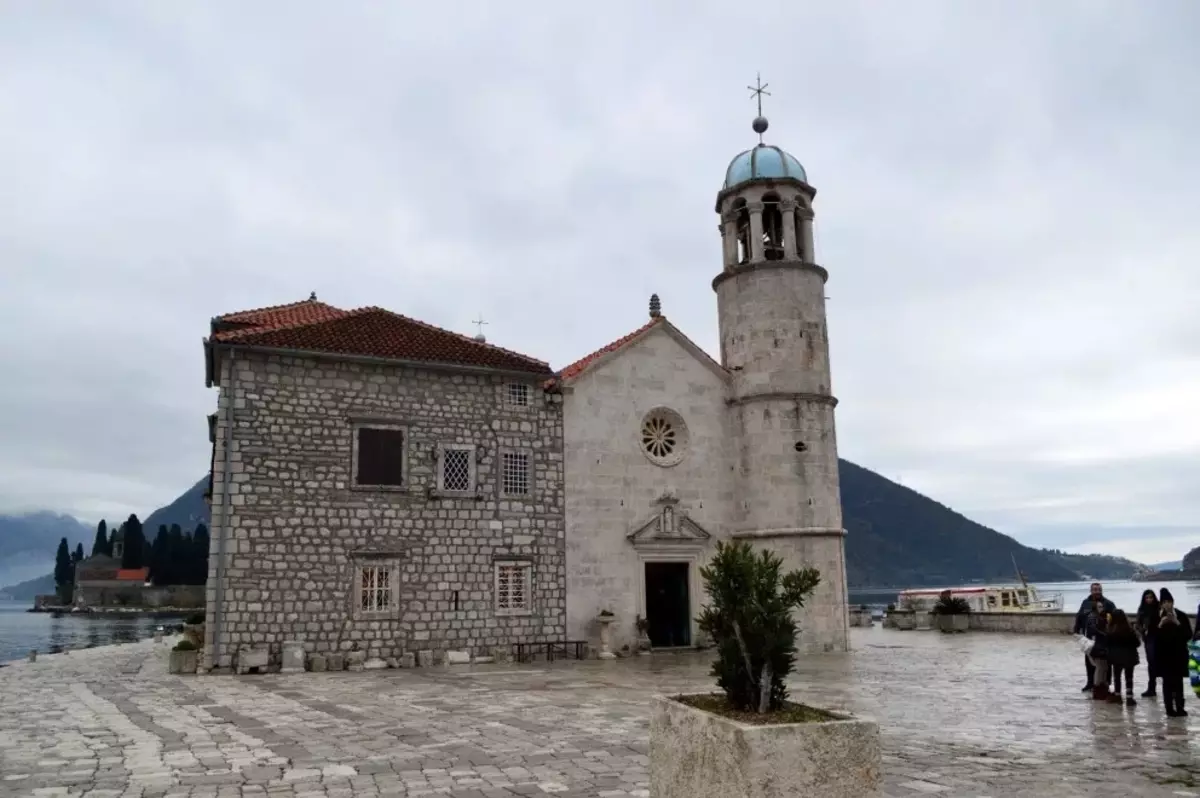Perast in Montenegro (68 foto): Viste della Perasta in Montenegro, descrizione delle spiagge e alberghi. Che cosa si può guardare i turisti? 20551_11