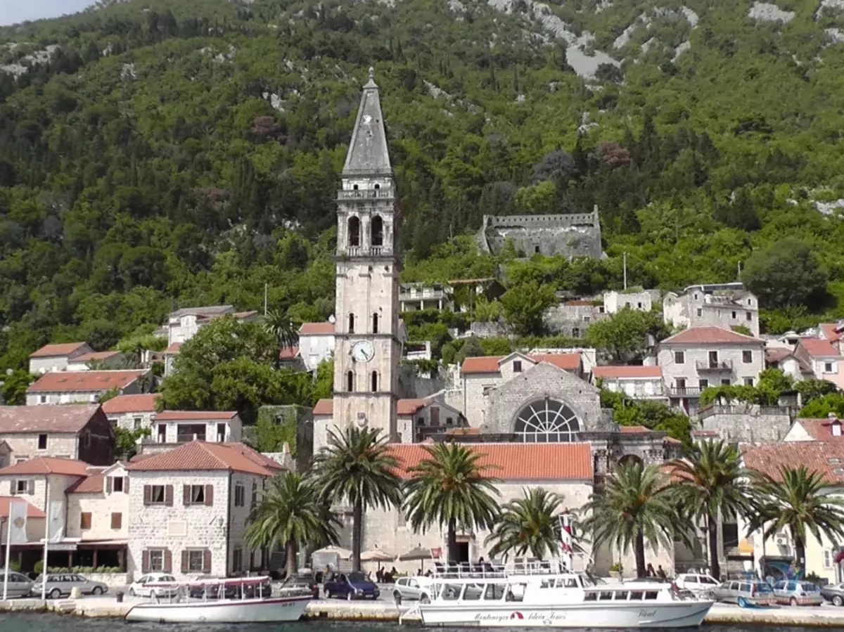 Perast en Montenegro (68 fotos): Visos de Perataga en Montenegro, descrición de praias e hoteis. Que podes ver aos turistas? 20551_13