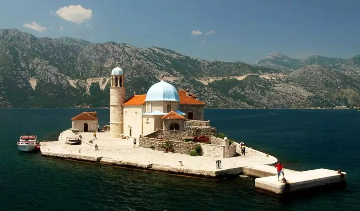 Perast en Montenegro (68 fotos): Visos de Perataga en Montenegro, descrición de praias e hoteis. Que podes ver aos turistas? 20551_24