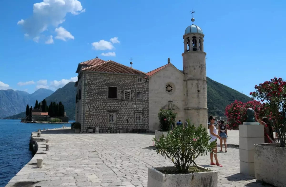 Perast in Montenegro (68 foto): Viste della Perasta in Montenegro, descrizione delle spiagge e alberghi. Che cosa si può guardare i turisti? 20551_26