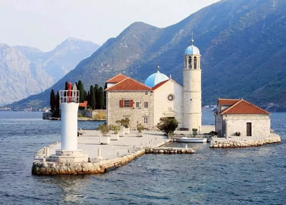 Perast in Montenegro (68 foto): Viste della Perasta in Montenegro, descrizione delle spiagge e alberghi. Che cosa si può guardare i turisti? 20551_31