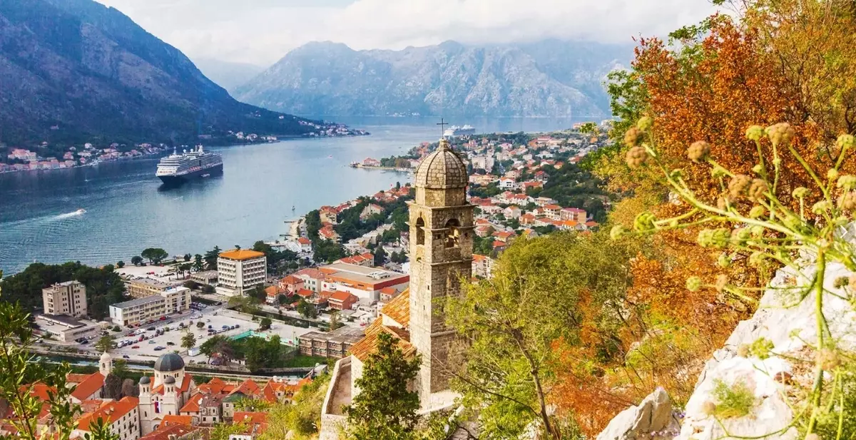 Montenegro'da (68 fotoğraf): Karadağ'daki perastan manzaraları, plajların ve otellerin tanımı. Turistlere ne bakabilirsiniz? 20551_9