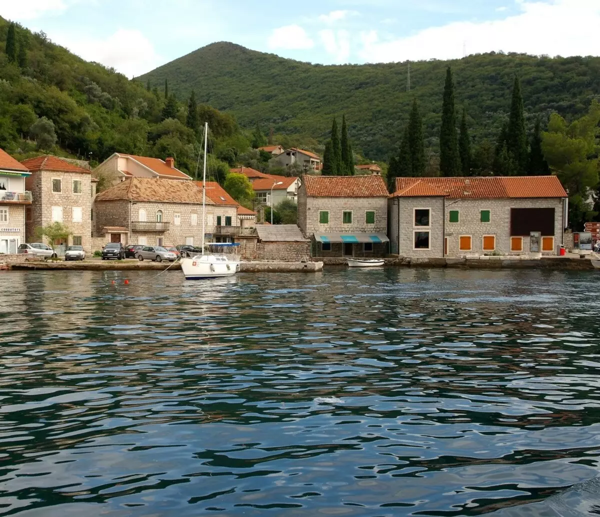Wat see is spoel Montenegro? 56 Foto beskrywing van die Adriatiese See. Het dit haaie en see krimpvarkies? 20554_53