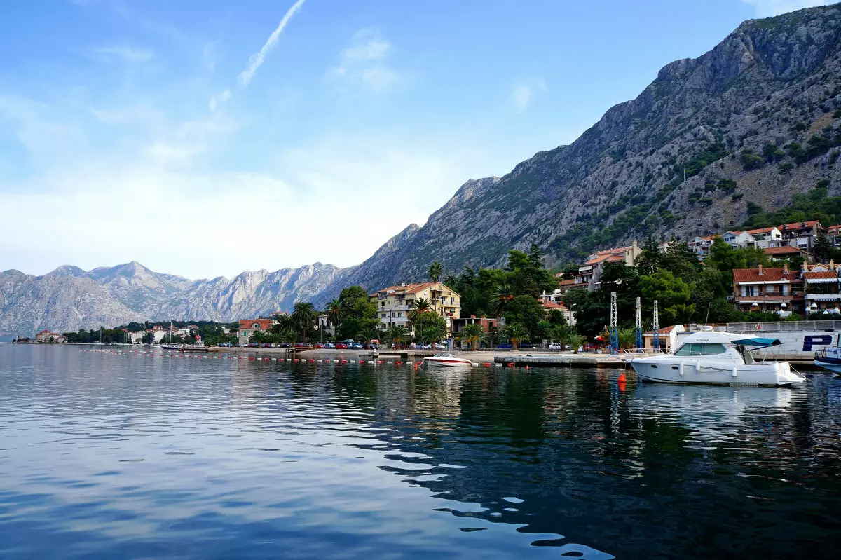 ทะเลสาบ Montenegro ล้างทะเลอะไร? 56 คำอธิบายภาพถ่ายของทะเลเอเดรียติก มันมีฉลามและเม่นทะเลหรือไม่? 20554_54