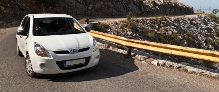 Rhentu Car yn Montenegro: Sut i rentu car o'r maes awyr? Dewis rhentu car 20559_19