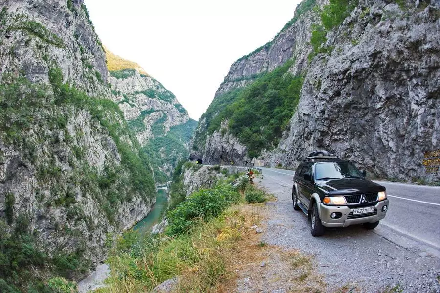 Rhentu Car yn Montenegro: Sut i rentu car o'r maes awyr? Dewis rhentu car 20559_6