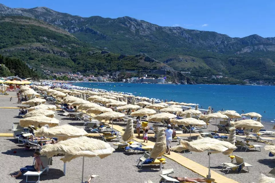 Beachichi strand (34 fotó): A Montenegrói strand előnyei és hátrányai, jellemzői 20561_6