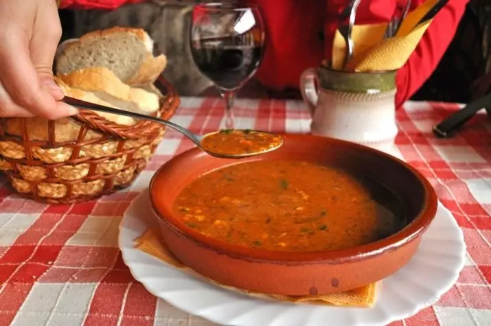 Jenovichi в Черна гора (45 снимки): Какви храни се опитва си струва? Времето разполага. Описание на плажове и хотели. Туристически мнения 20564_10