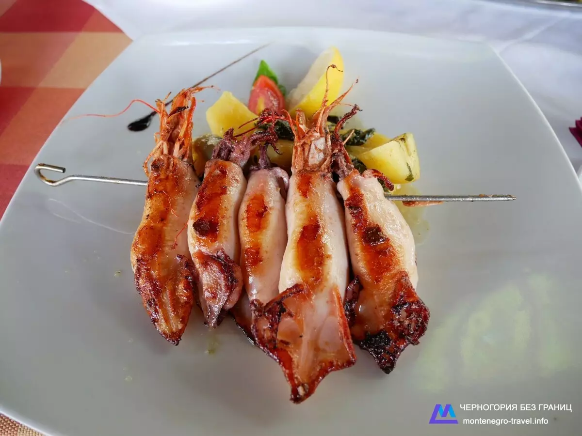 Jenovichi v Černé Hoře (45 fotek): Jaký druh jídla stojí za to zkusit? Funkce počasí. Popis pláží a hotelů. Turistické recenze 20564_13