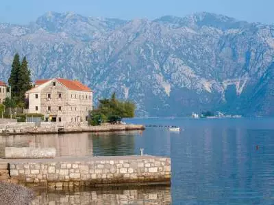 Montenegro'da Jenovichi (45 fotoğraf): Ne tür bir yemek denemeye değer? Hava özellikleri. Plajlar ve otellerin açıklaması. Turist yorumlar 20564_20