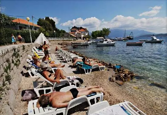 Jenovichi en Montenegro (45 fotos): ¿Qué tipo de comida vale la pena intentarlo? Características del tiempo. Descripción de playas y hoteles. Críticas turísticas 20564_29