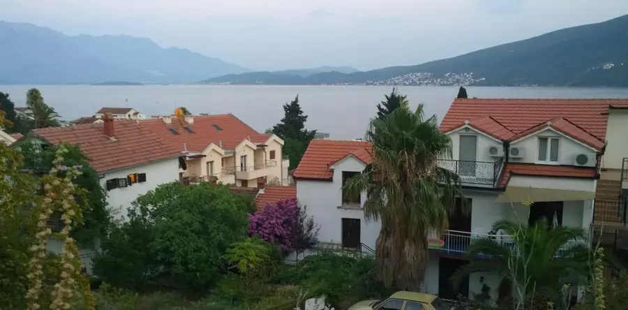 Jenovichi u Crnoj Gori (45 fotografija): Kakvu hranu vrijedi pokušati? Vremenske značajke. Opis plaža i hotela. Turističke recenzije 20564_36