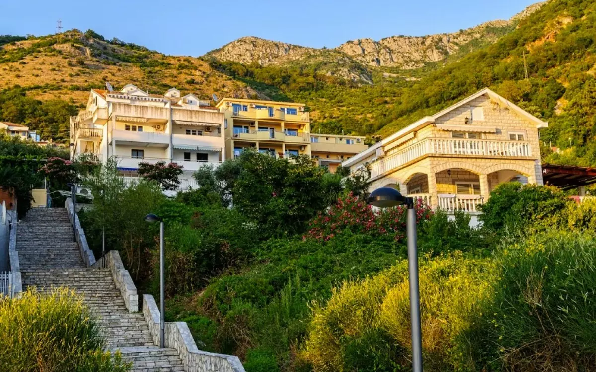 Sveti Stephen v Črni gori (70 fotografij): Opis hotelov in plaž, Seznam znamenitosti. Kako diverzificirati praznike v vasi? Ocene 20566_12