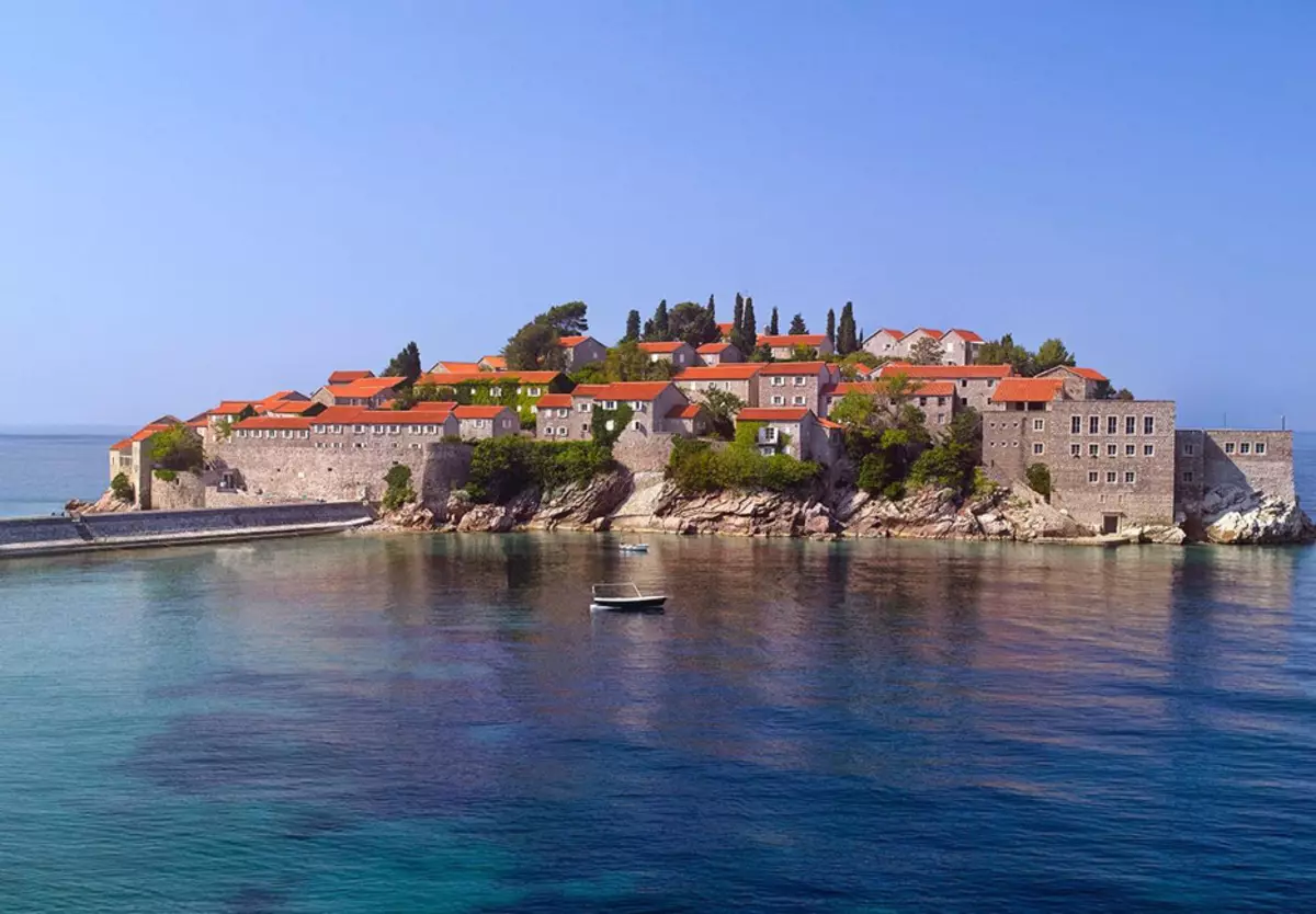 Sveti Stephen i Montenegro (70 billeder): Beskrivelse af hoteller og strande, liste over attraktioner. Hvordan diverser du helligdage i landsbyen? Anmeldelser 20566_19