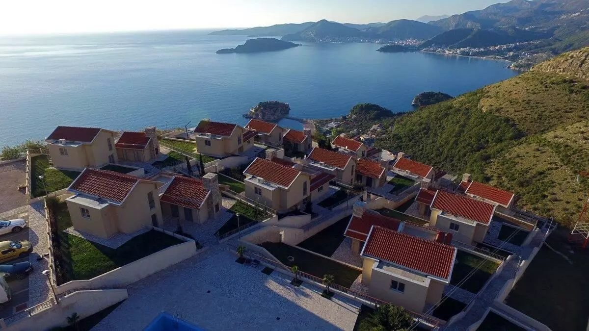 Sveti Stephen em Montenegro (70 fotos): Descrição dos hotéis e praias, lista de atrações. Como diversificar feriados na aldeia? Avaliações 20566_22
