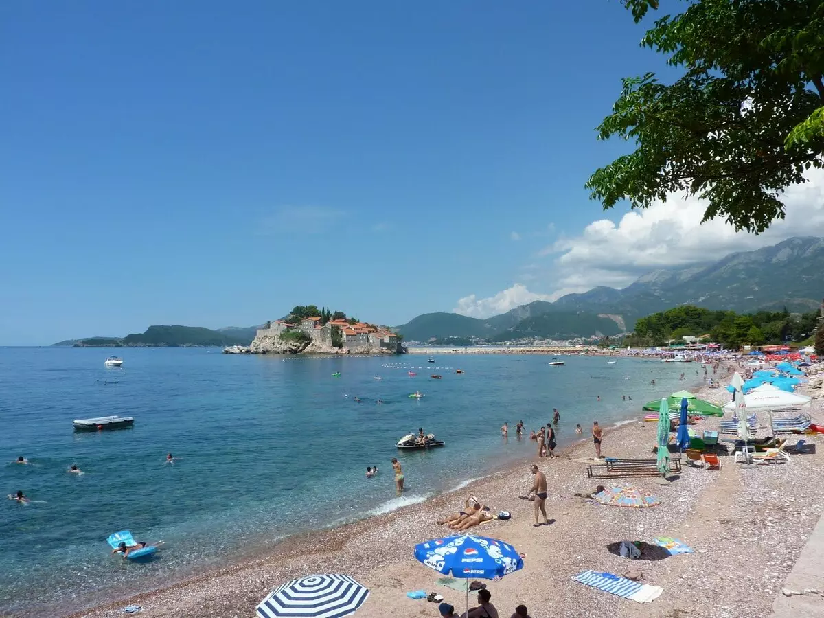 Свети Стефан в Черна гора (70 снимки): описание на хотели и плажове, списък с атракции. Как да разнообразим почивката в селото? Отзиви 20566_24