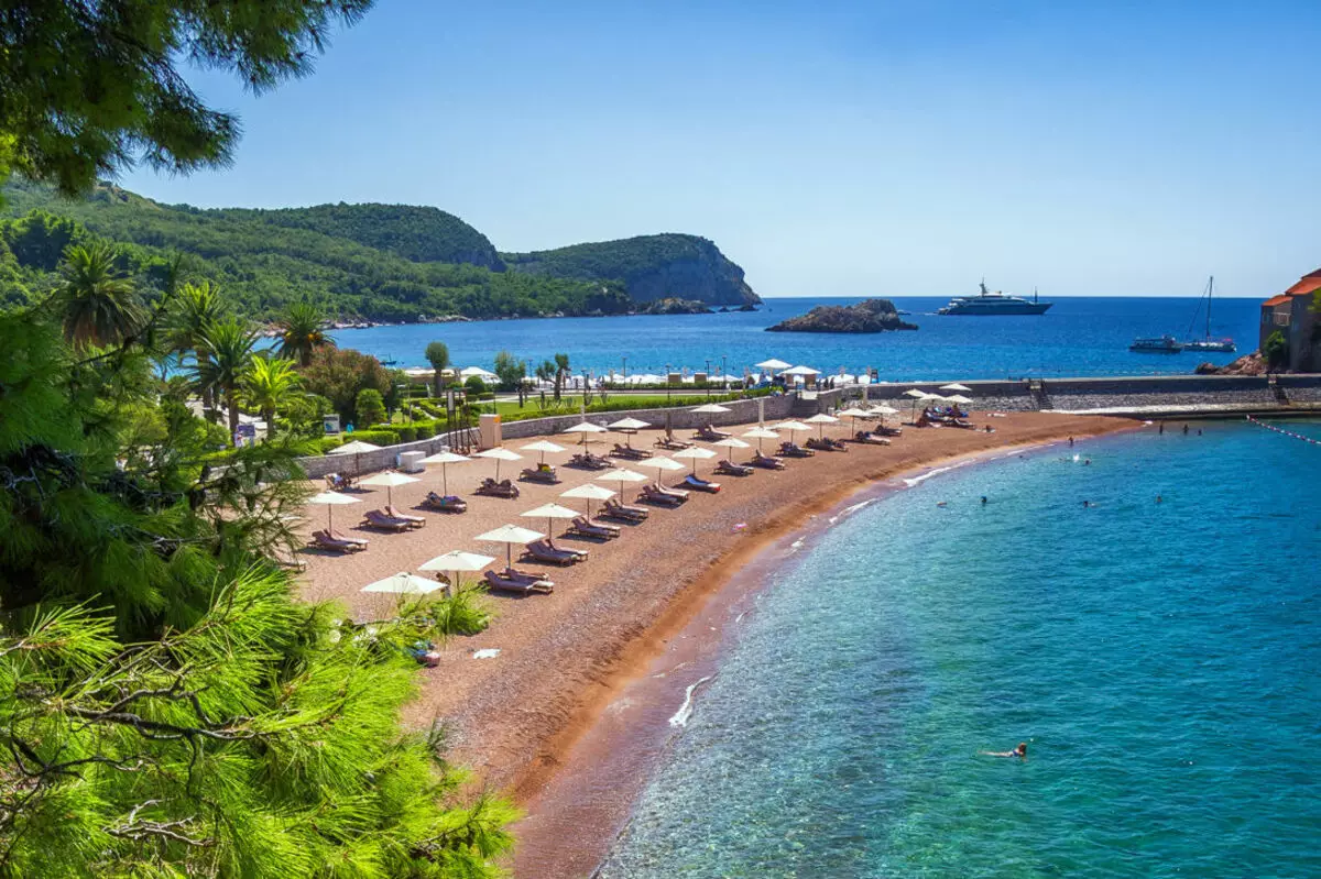 Sveti Stephen in Montenegro (70 foto's): beschrijving van hotels en stranden, lijst met attracties. Hoe vakantief te diversifiëren in het dorp? Beoordelingen 20566_27