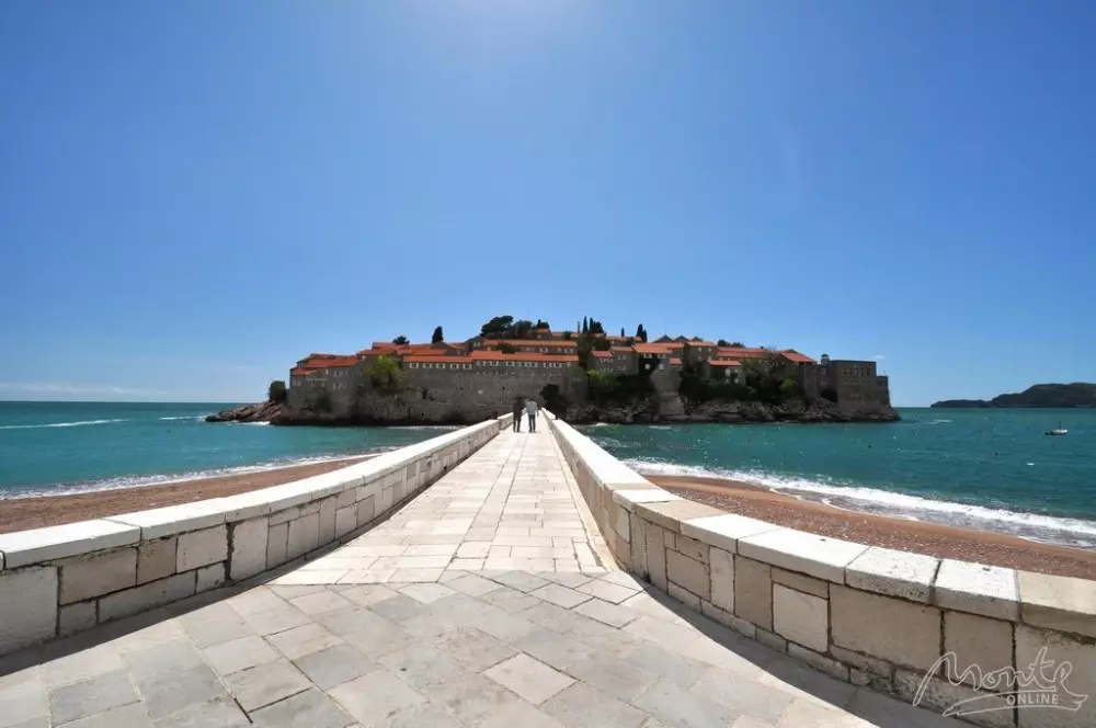 Sveti Stephen en Montenegro (70 fotos): descripción de hoteles y playas, lista de atracciones. ¿Cómo diversificar las vacaciones en el pueblo? Comentarios 20566_9