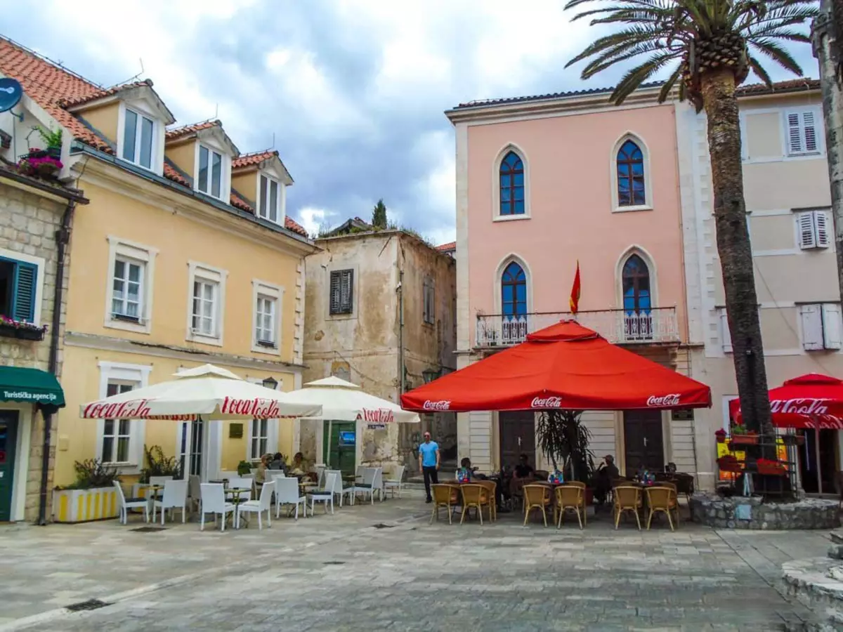 Herceg Novi a Montenegro (80 fotos): característiques meteorològiques, llista d'atraccions. Selecció d'apartaments. Descripció de les platges. Comentaris turístic 20568_14