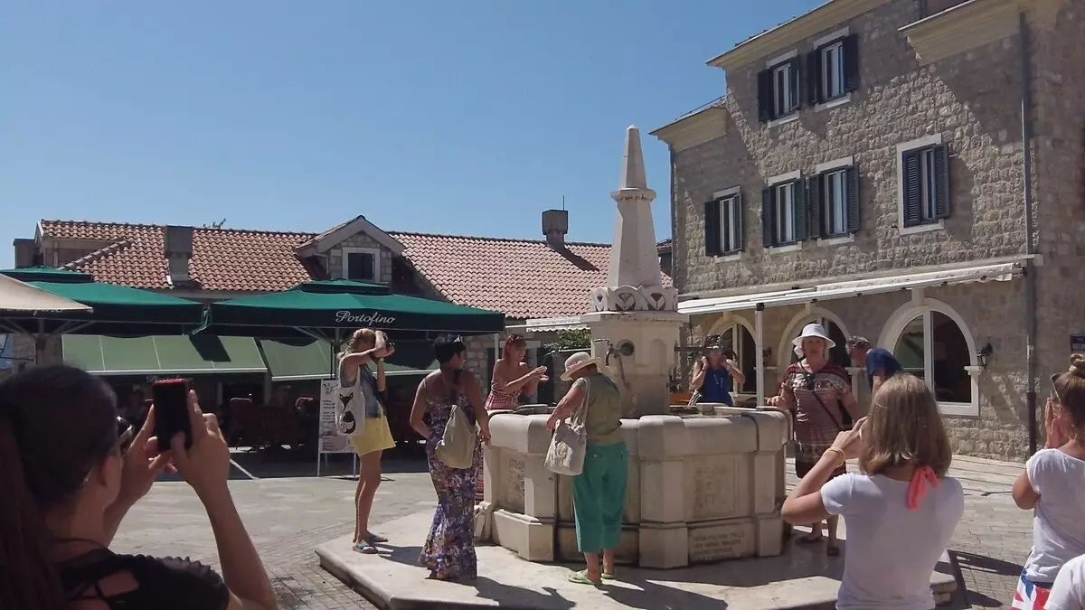 Herceg Novi në Mal të Zi (80 foto): Karakteristikat e motit, lista e atraksioneve. Përzgjedhja e apartamenteve. Përshkrimi i plazheve. Shqyrtime turistike 20568_17