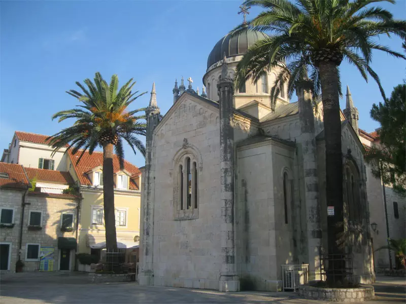 Herceg Novi en Montenegro (80 fotoj): veteraj trajtoj, listo de altiroj. Selektado de apartamentoj. Priskribo de la plaĝoj. Turismaj recenzoj 20568_18
