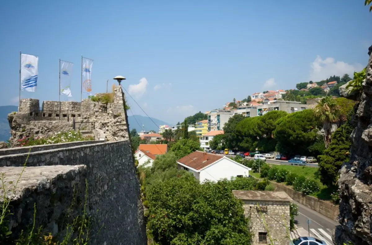 Herceg Novi a Montenegro (hotuna 80): kayan yanayi, jerin abubuwan jan hankali. Zabin gidaje. Bayanin rairayin bakin teku. Sake dubawa 20568_19