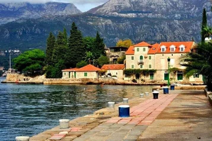 Herceg Novi στο Μαυροβούνιο (80 φωτογραφίες): χαρακτηριστικά καιρού, κατάλογος των αξιοθέατων. Επιλογή διαμερισμάτων. Περιγραφή των παραλιών. Τουριστικές κριτικές 20568_2