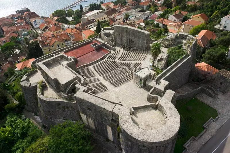Herceg Novi στο Μαυροβούνιο (80 φωτογραφίες): χαρακτηριστικά καιρού, κατάλογος των αξιοθέατων. Επιλογή διαμερισμάτων. Περιγραφή των παραλιών. Τουριστικές κριτικές 20568_20