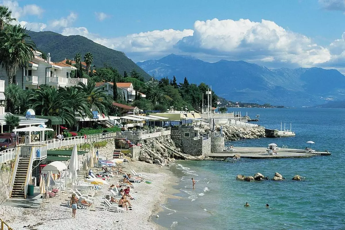 Herceg Novi di Montenegro (80 foto): Fitur Cuaca, daftar atraksi. Pilihan apartemen. Deskripsi pantai. Ulasan turis 20568_6