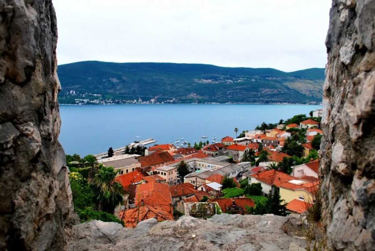 Herceg Novi w Czarnogórze (80 zdjęć): Funkcje pogody, lista atrakcji. Wybór mieszkań. Opis plaż. Recenzje turystycznych 20568_66