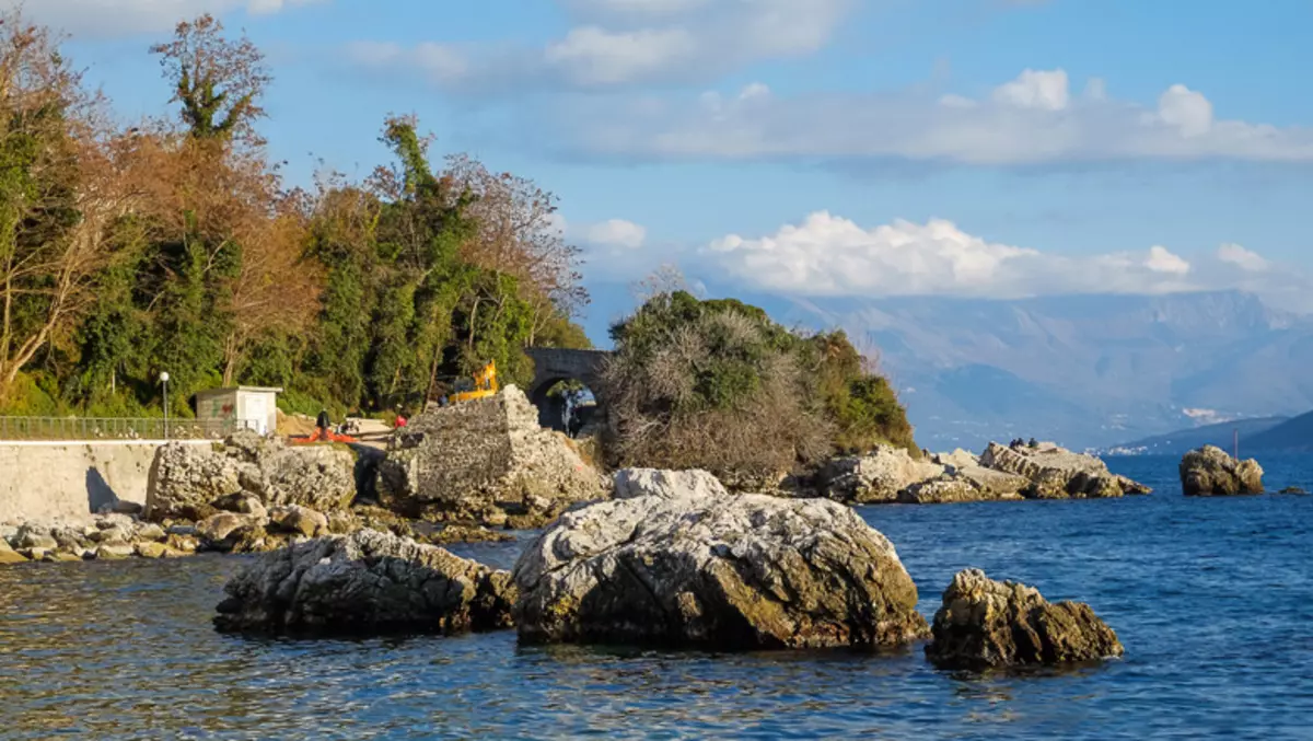 Herceg Novi στο Μαυροβούνιο (80 φωτογραφίες): χαρακτηριστικά καιρού, κατάλογος των αξιοθέατων. Επιλογή διαμερισμάτων. Περιγραφή των παραλιών. Τουριστικές κριτικές 20568_68