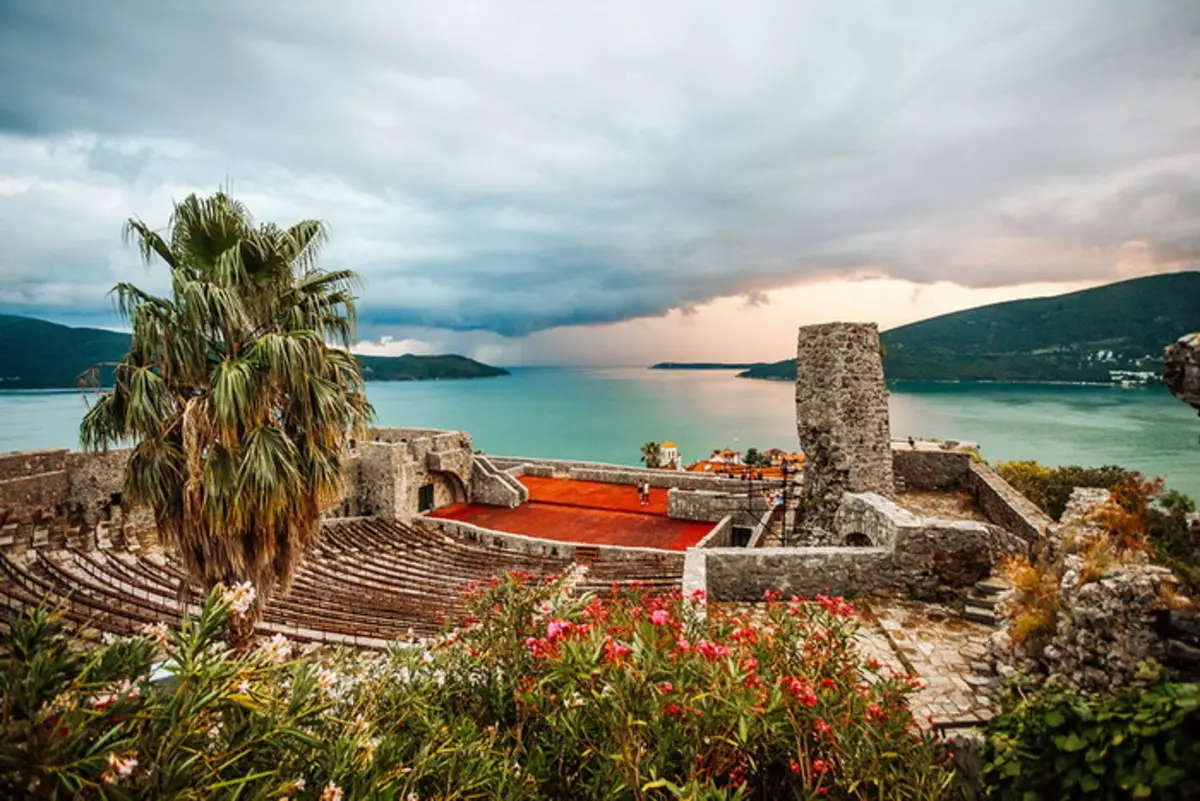 Herceg Novi di Montenegro (80 gambar): Ciri-ciri cuaca, senarai tarikan. Pemilihan pangsapuri. Penerangan dari pantai. Ulasan pelancong 20568_73
