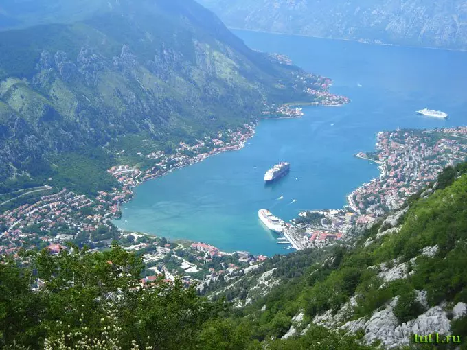 Montenegro의 Herceg Novi (80 사진) : 날씨 기능, 명소 목록이 있습니다. 아파트 선택. 해변의 설명. 관광객 리뷰 20568_8