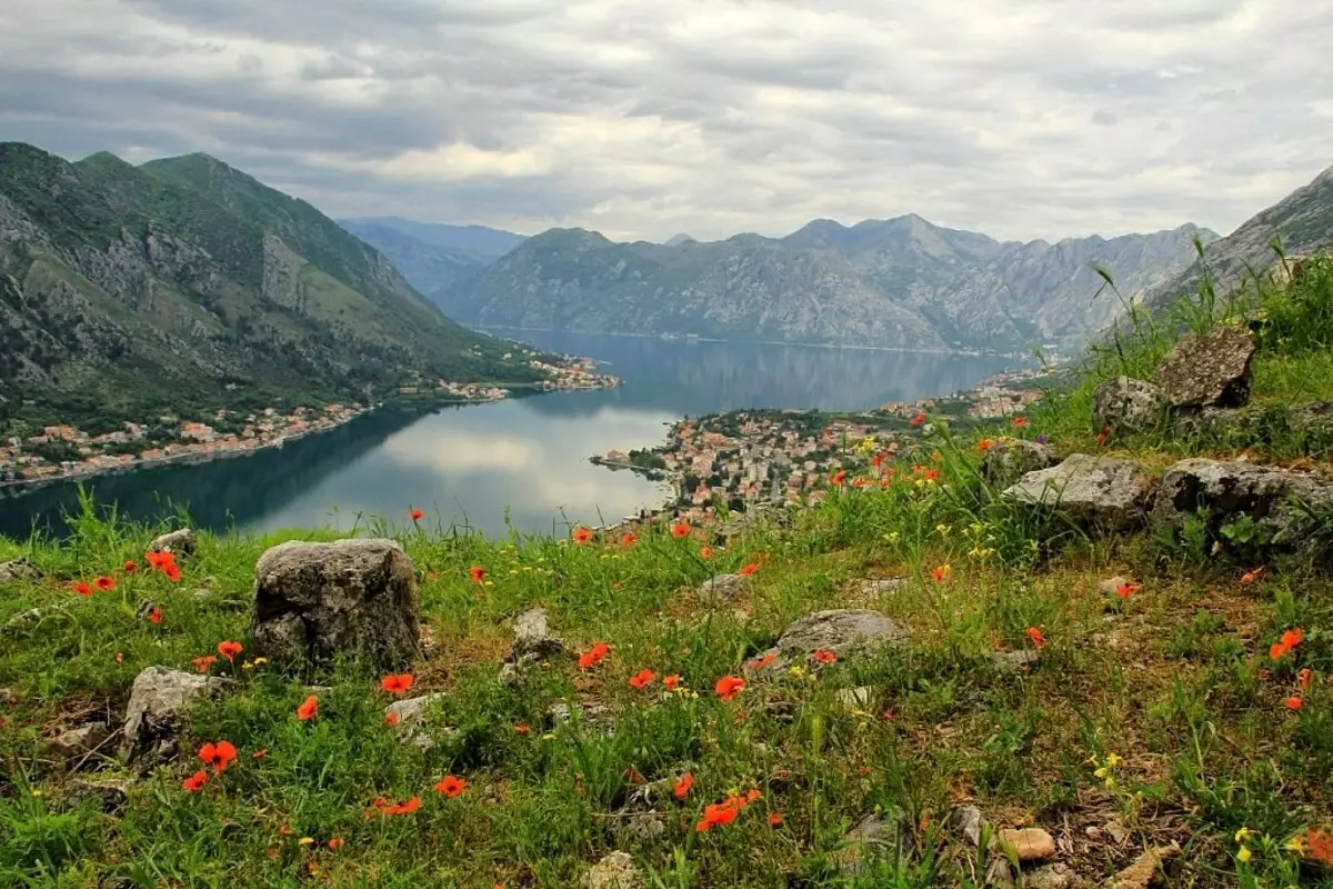 O tempo en Montenegro: que mes é mellor elixir relaxarse? Características climáticas. Cando comeza a tempada de baño? 20569_17