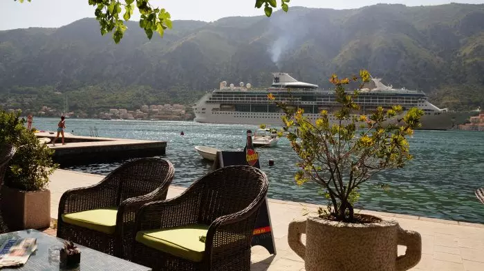 Weer in Montenegro: In welke maand is het beter om te kiezen om te ontspannen? Klimaatkenmerken. Wanneer begint het zwemseizoen? 20569_20