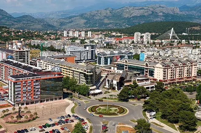 Podgorica (84 84 फोटोहरू): मौसम सुविधाहरू, एयरपोर्टबाट दूरी। बुटिंगबाट मोन्टेनेग्रोको राजधानी कसरी पुग्ने? 20571_26
