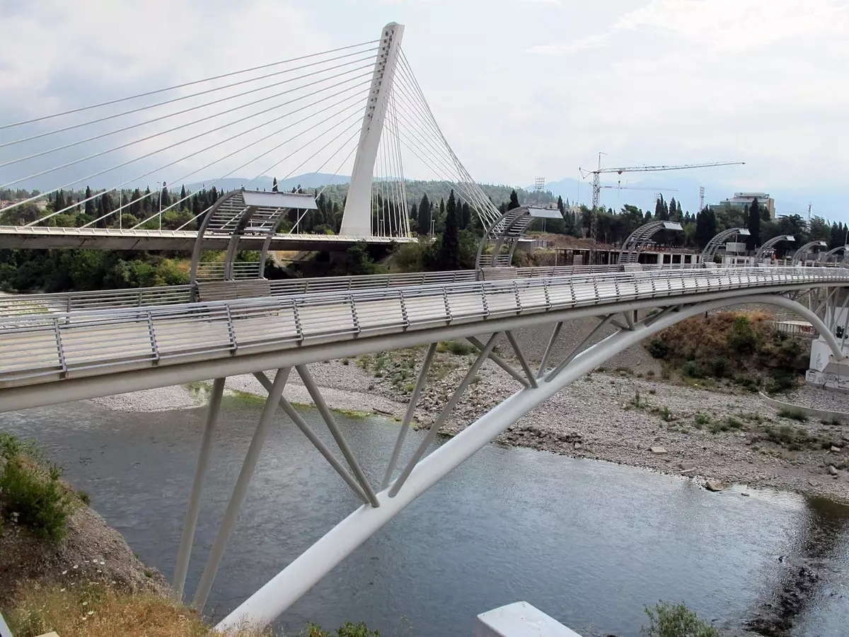 Podgorica（84张照片）：天气特色，距机场的距离。如何从布德瓦到蒙记乐的首都？ 20571_31