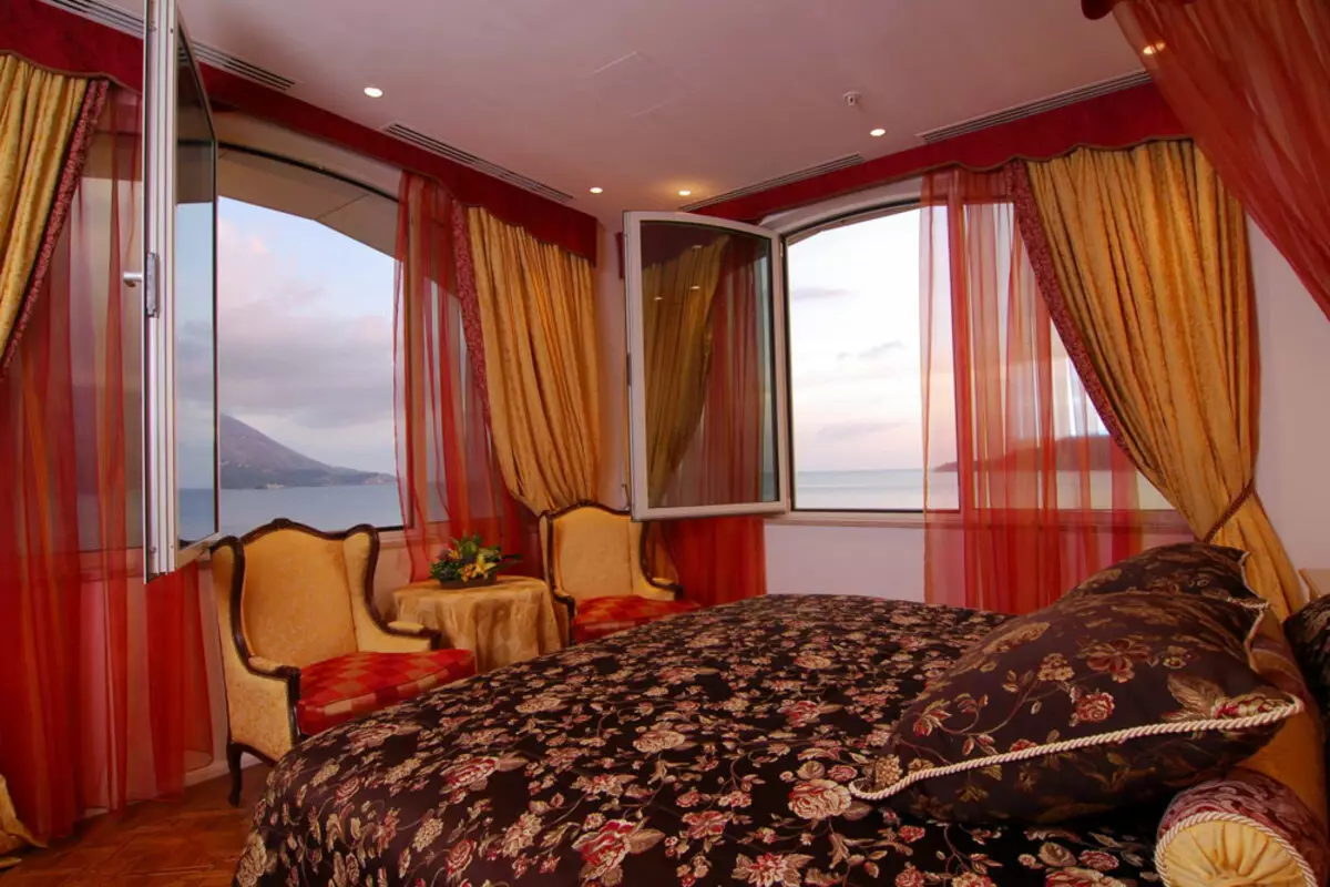Mājoklis Melnkalnē (104 fotogrāfijas): kā izvēlēties villu, dzīvokli vai māju pie jūras? Numuri labākās viesnīcas 4 zvaigznes ar pludmali, atsauksmes 20572_38
