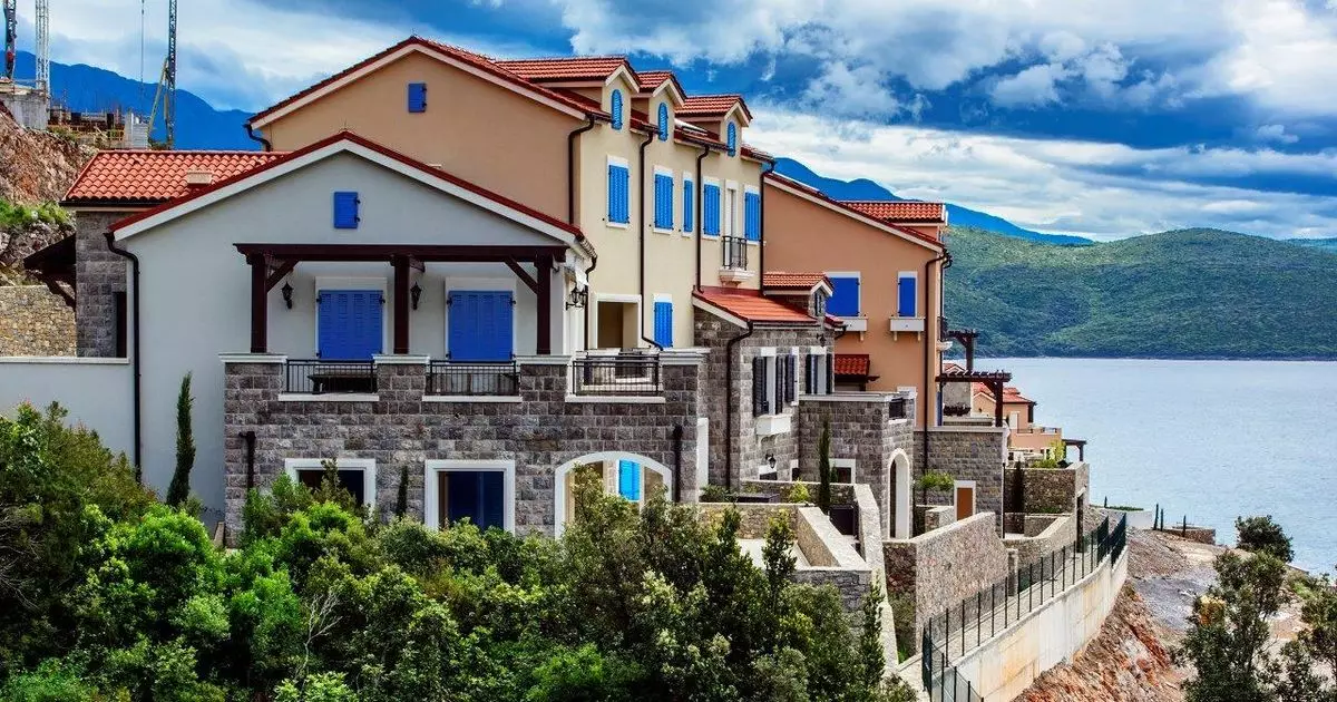 Mājoklis Melnkalnē (104 fotogrāfijas): kā izvēlēties villu, dzīvokli vai māju pie jūras? Numuri labākās viesnīcas 4 zvaigznes ar pludmali, atsauksmes 20572_88