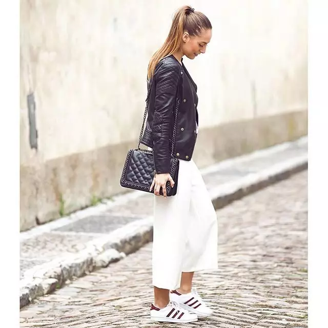 Sneakers a righe (47 foto): modelli con un lato a righe, con 4, 2 o 3 strisce, con una striscia bianca 2057_9