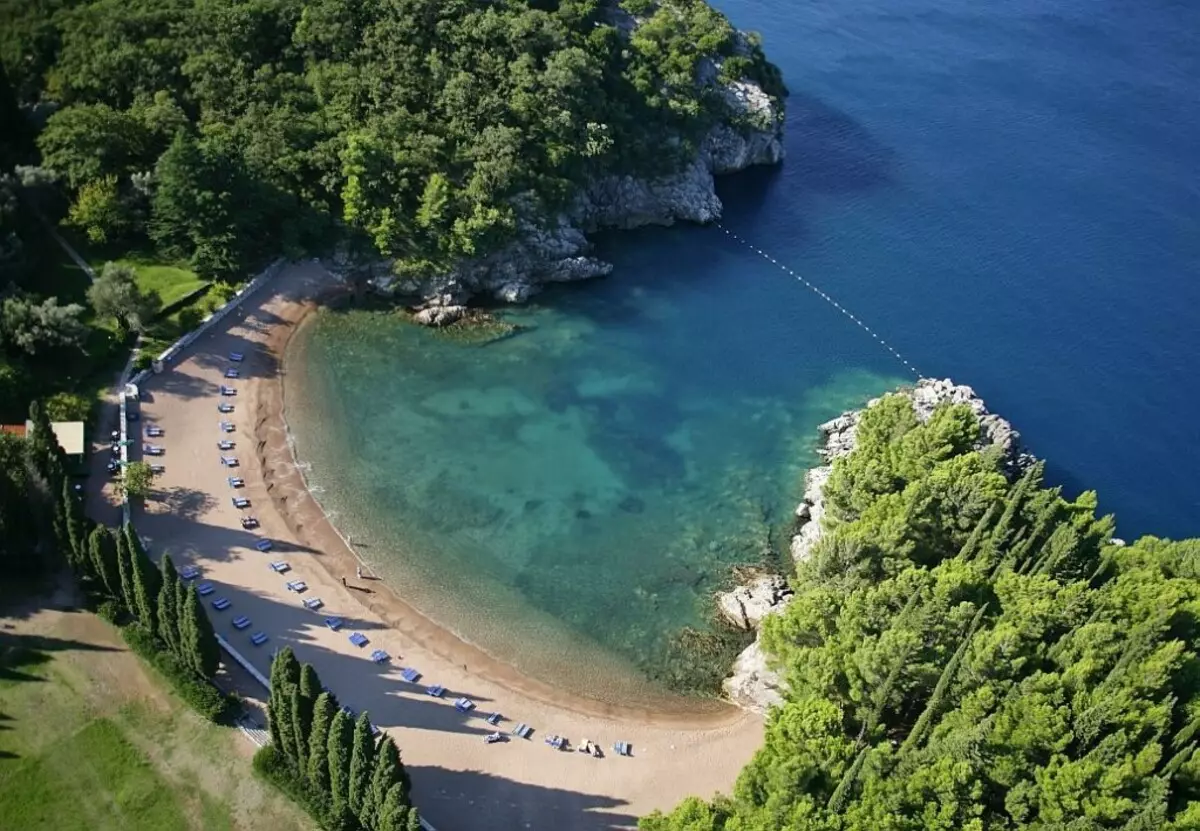 Montenegron hiekkarannat: Mitkä ovat lomakohteet meren rannalla valkoisella hiekalla? Mitä hiekkarannat ovat parempia rentoutumaan? 20581_21