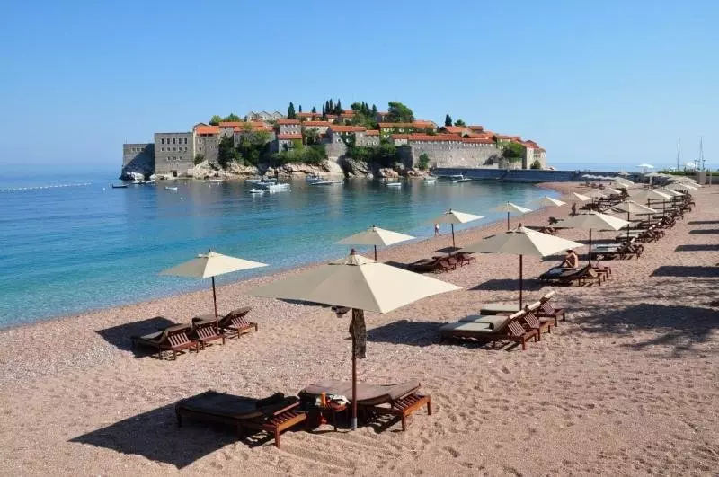 Montenegron hiekkarannat: Mitkä ovat lomakohteet meren rannalla valkoisella hiekalla? Mitä hiekkarannat ovat parempia rentoutumaan? 20581_4