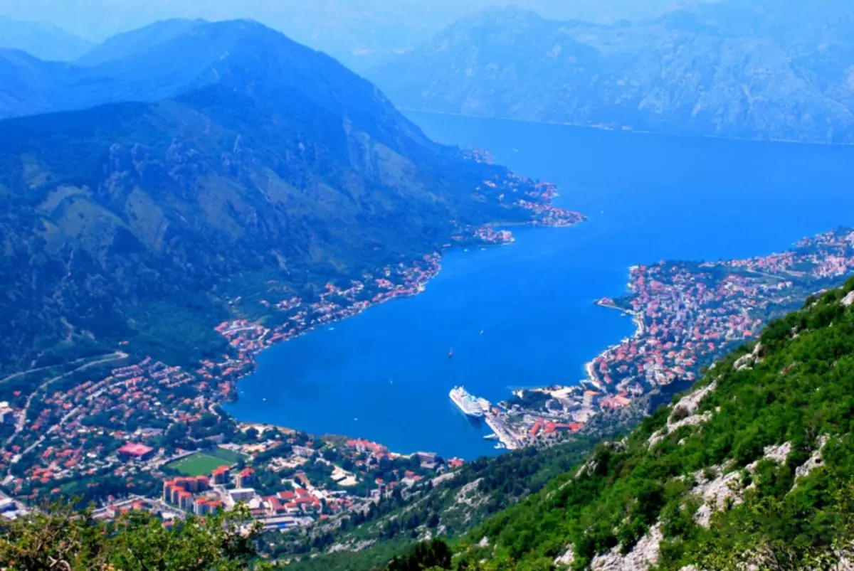Montenegro juulis (47 fotot): Ilmastikud ja aktiivsed pühad Montenegros suvekuupäeval. Kliima mägedes 20583_25
