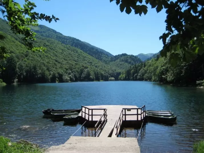 Черна гора през юли (47 снимки): Времето и активна почивка в Черна гора през летния месец. Климата в планините 20583_36