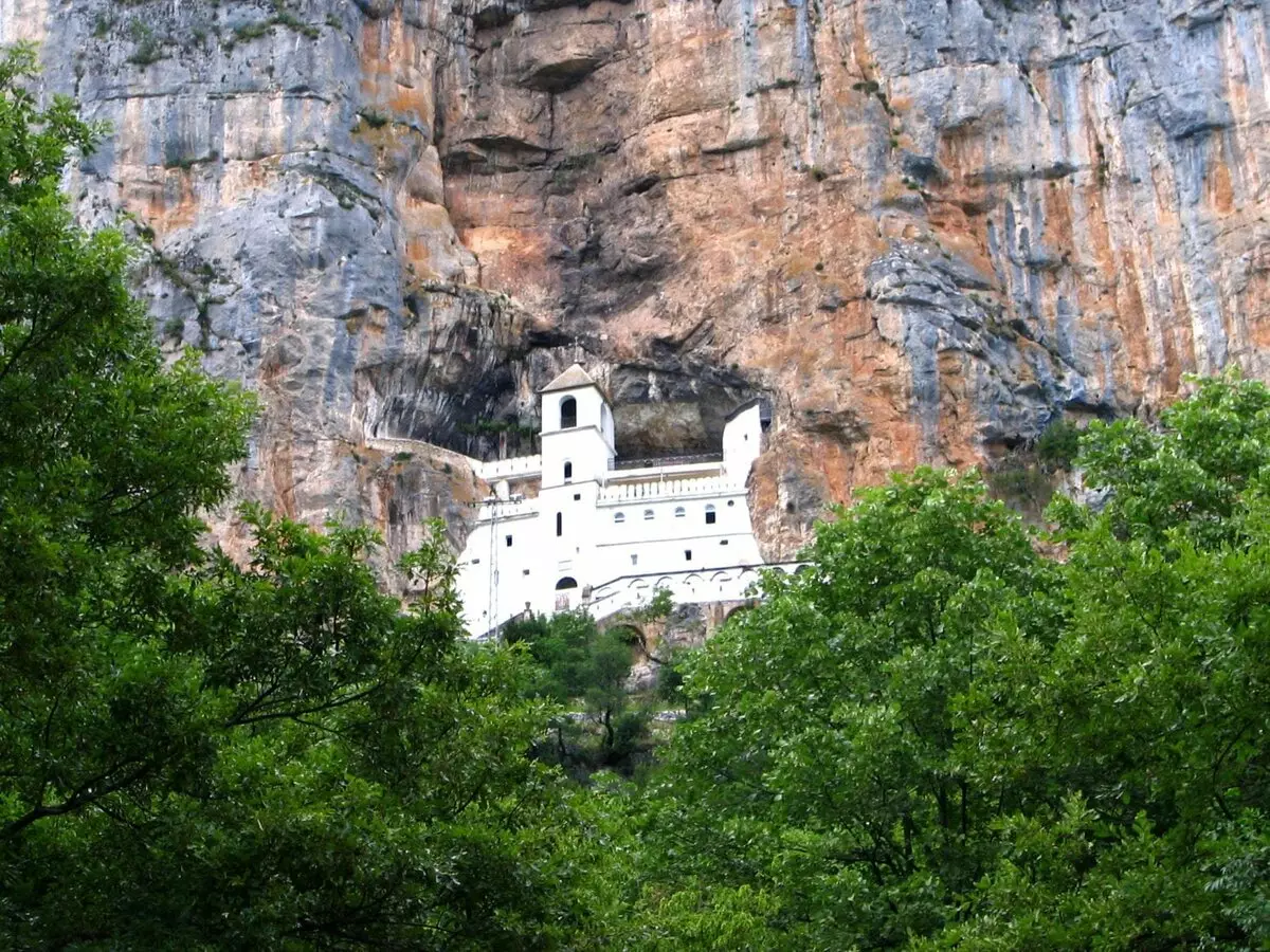 Montenegro Marzu: X'inhu t-temp u t-temperatura tal-baħar fl-aħħar ta 'Marzu? Fejn hu aħjar li t-turisti tal-mistrieħ: f'Tavat, Budva, Zhablyak jew min? 20584_30