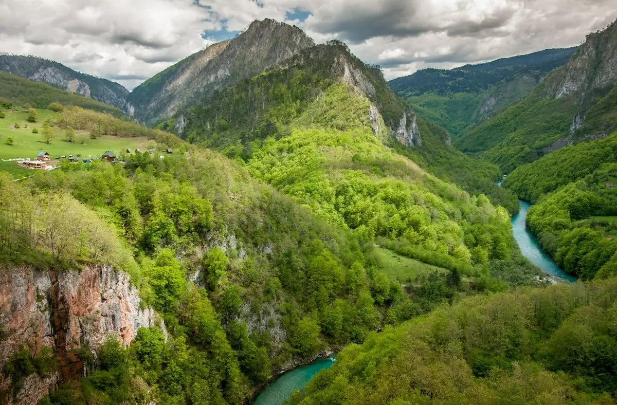 Durmitor (68 Foto): Fitur Taman Nasional ing Montenegro. Ngendi ing peta? Kepiye carane njaluk? Pemandangan cadangan 20590_59