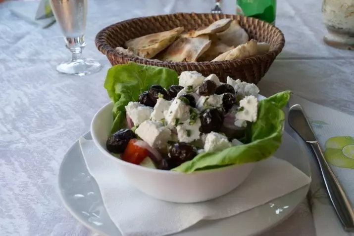 آشپزخانه مونته نگرو (47 عکس): توصیف گذرگاه ملی. ویژگی های پنیر، غذاهای دریایی و میوه. چه غذاهایی ارزش هتل را دارد؟ 20595_4