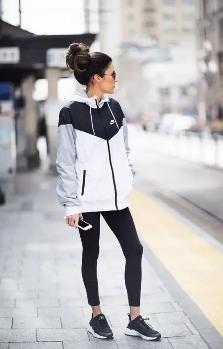 Ženske Black Nike Sneakers (26 fotografij): modeli, z belo podplat 2059_15