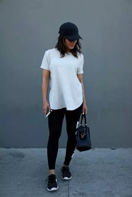 Ženske Black Nike Sneakers (26 fotografij): modeli, z belo podplat 2059_16